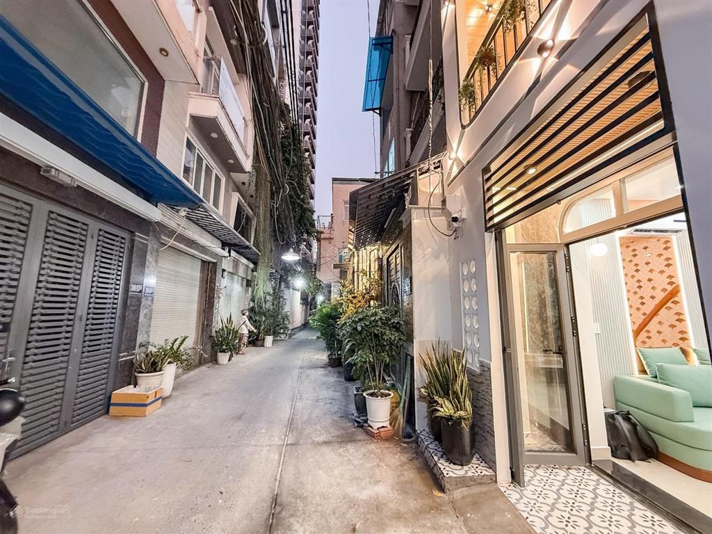 Siêu vị trí căn góc hxh đối diện cụm trường đại học lớn ngay ngã 4 hàng xanh bình thạnh 32m2