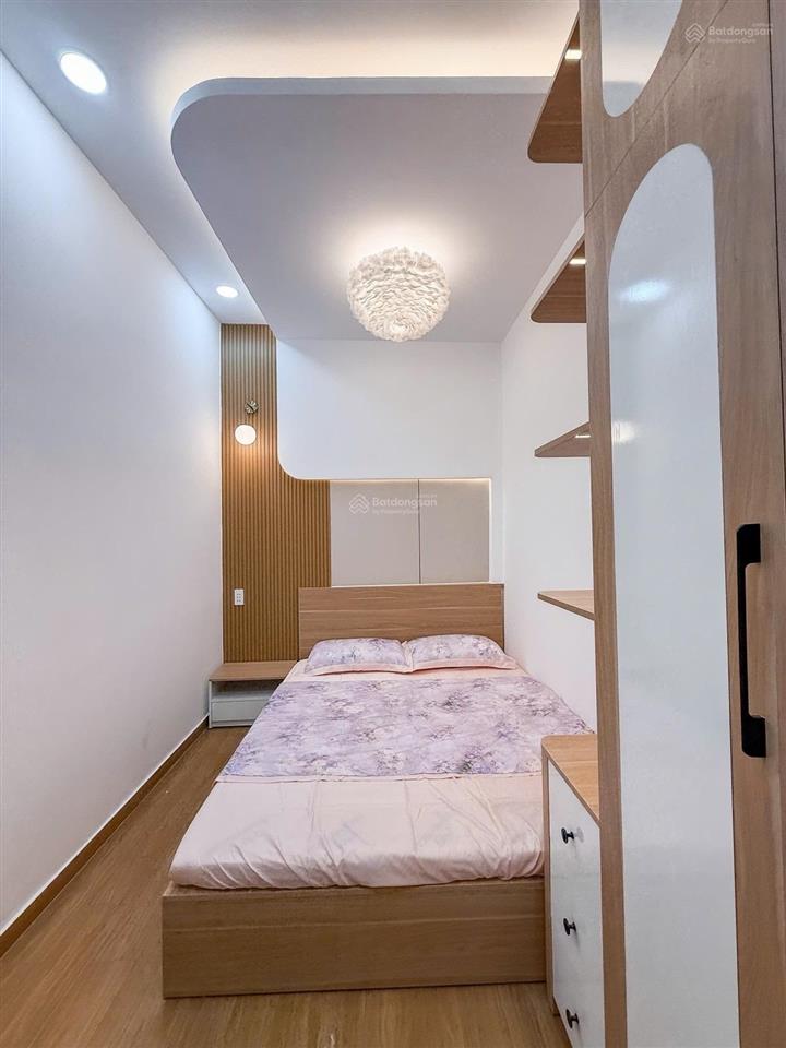 Siêu vị trí căn góc hxh đối diện cụm trường đại học lớn ngay ngã 4 hàng xanh bình thạnh 32m2