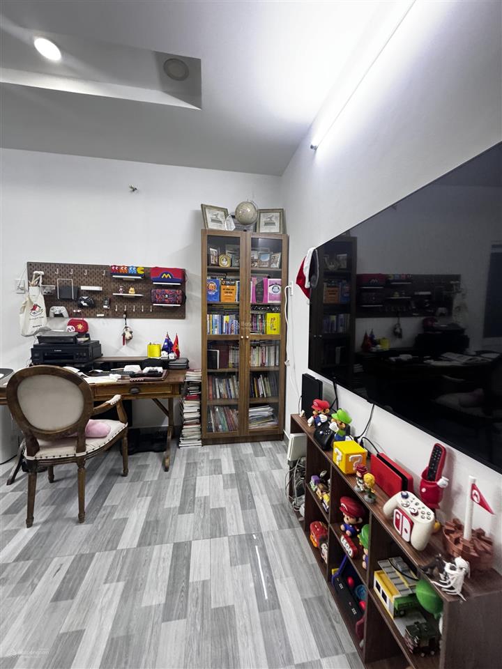 Nhà đẹp kiên cố nằm ngay trung tâm đường c3, đường trước nhà rộng 6 mét hai xe hơi tránh nhau