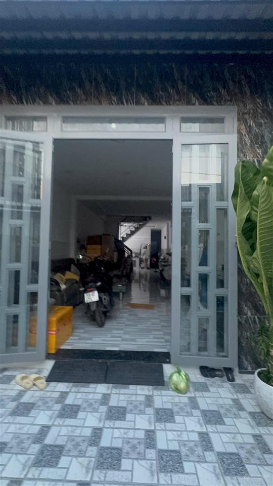 Nhà đẹp kiên cố nằm ngay trung tâm đường c3, đường trước nhà rộng 6 mét hai xe hơi tránh nhau