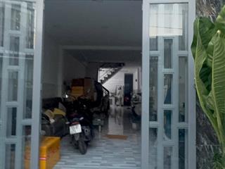 Nhà đẹp kiên cố nằm ngay trung tâm đường c3, đường trước nhà rộng 6 mét hai xe hơi tránh nhau