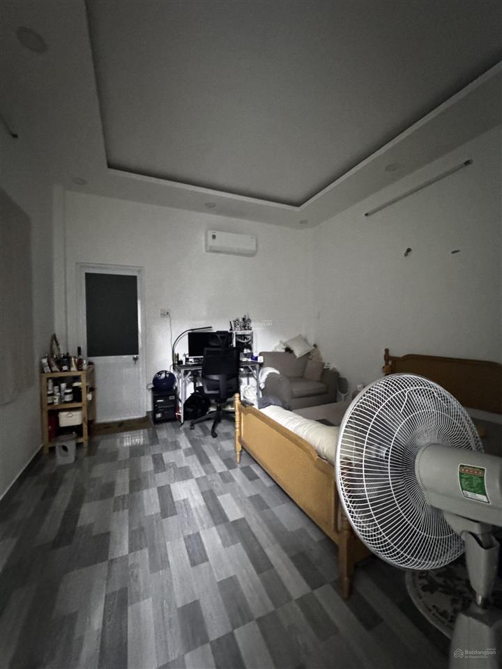 Nhà đẹp kiên cố nằm ngay trung tâm đường c3, đường trước nhà rộng 6 mét hai xe hơi tránh nhau