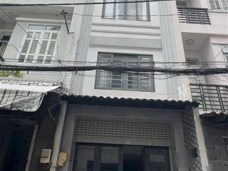 Q10 giá nhỉnh 8 tỷ oto ngủ trong nhà