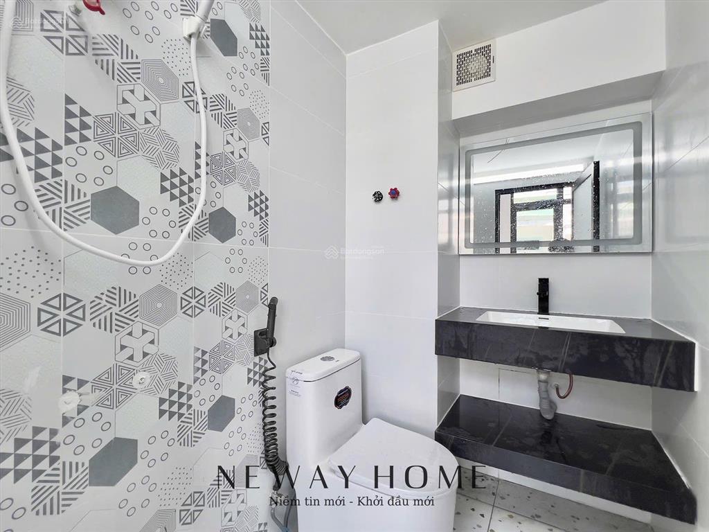 Studio ban công mới xây hoàn toàn gần cầu nguyễn văn cừ quận 1