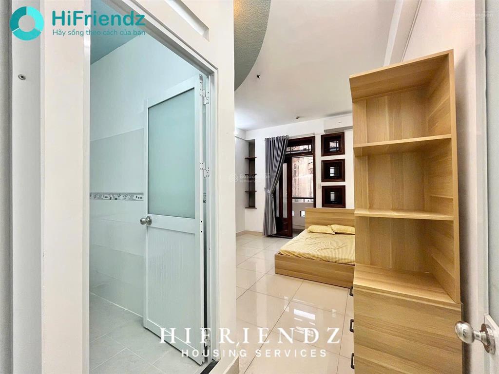 Phòng ban công nội thất đầy đủ quận 5