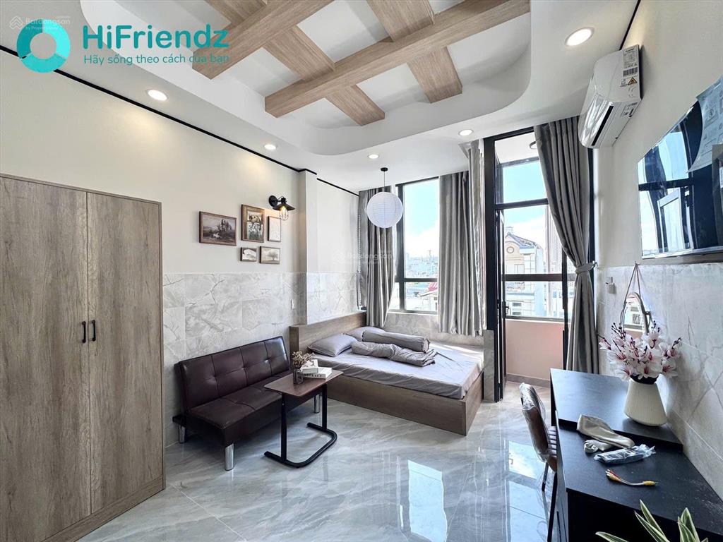 Phòng bancol nội thất hiện đại cao cấp siêu đẹp gần quận 5, quận 1