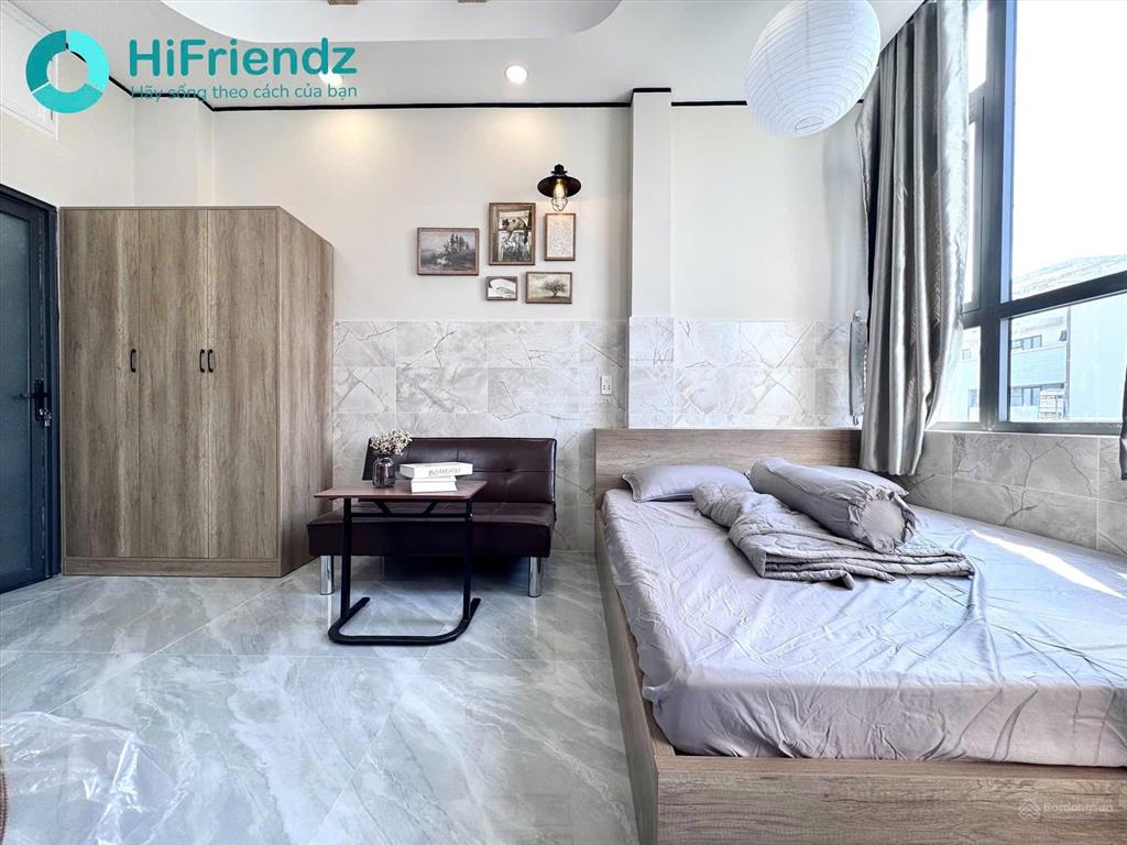 Phòng bancol nội thất hiện đại cao cấp siêu đẹp gần quận 5, quận 1