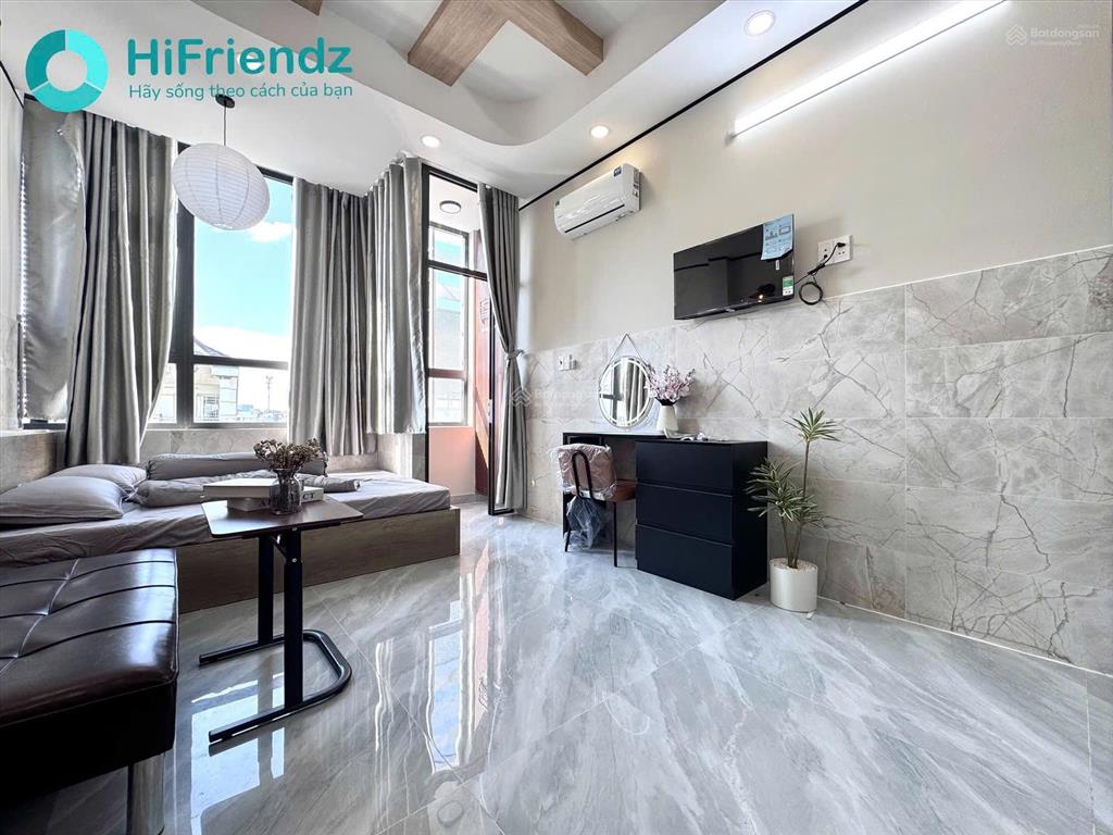 Phòng bancol nội thất hiện đại cao cấp siêu đẹp gần quận 5, quận 1