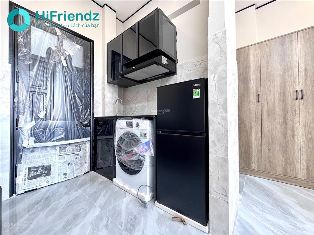 Phòng bancol nội thất hiện đại cao cấp siêu đẹp gần quận 5, quận 1
