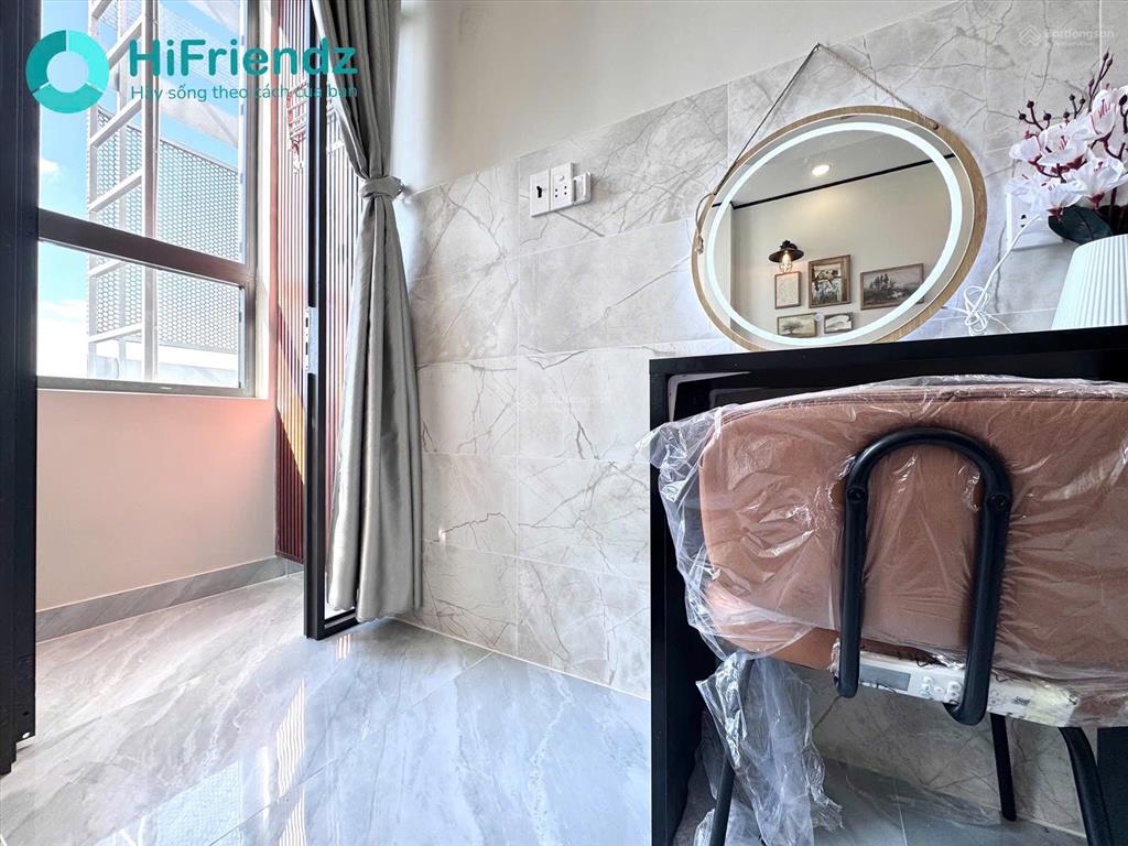Phòng bancol nội thất hiện đại cao cấp siêu đẹp gần quận 5, quận 1