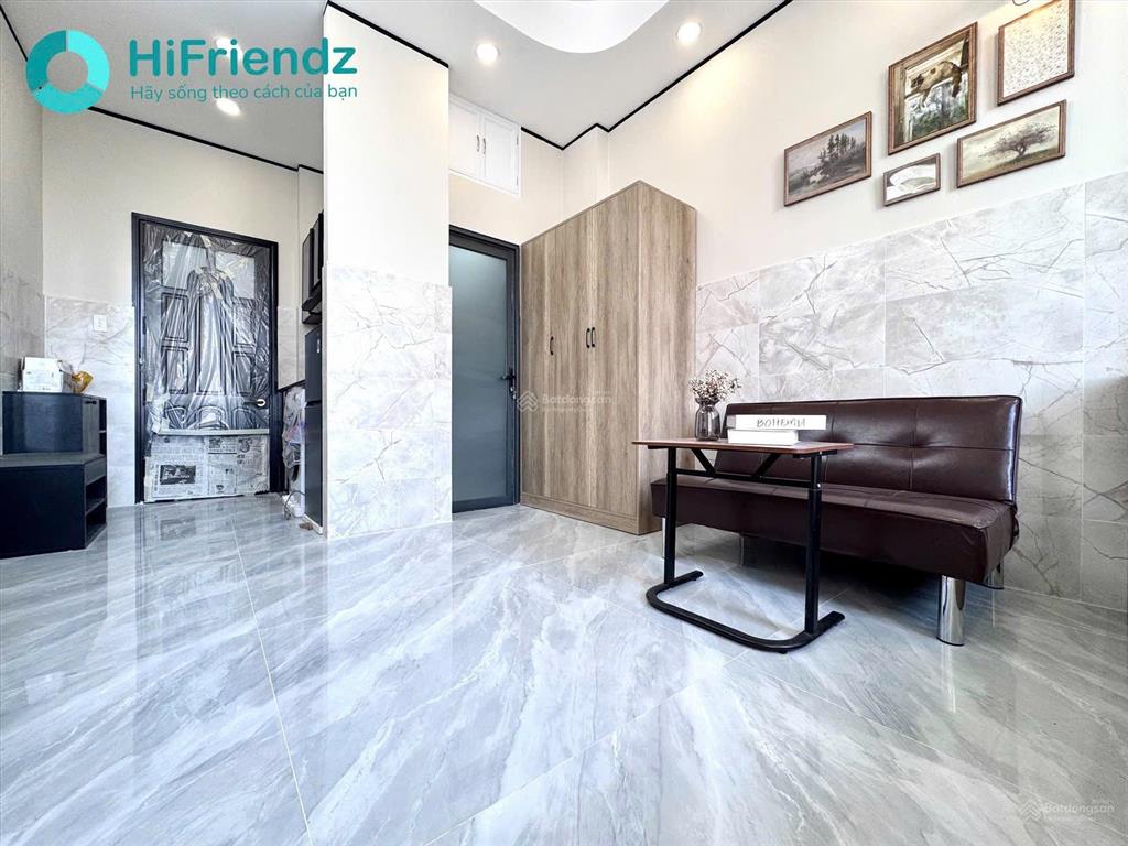 Phòng bancol nội thất hiện đại cao cấp siêu đẹp gần quận 5, quận 1