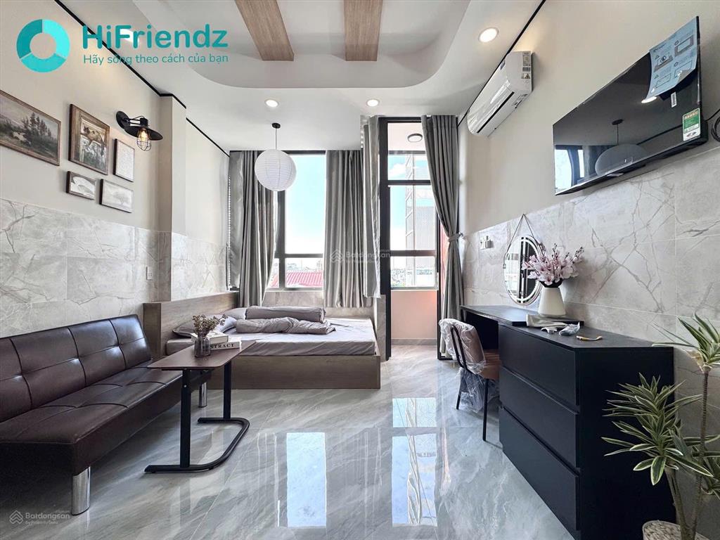 Phòng bancol nội thất hiện đại cao cấp siêu đẹp gần quận 5, quận 1