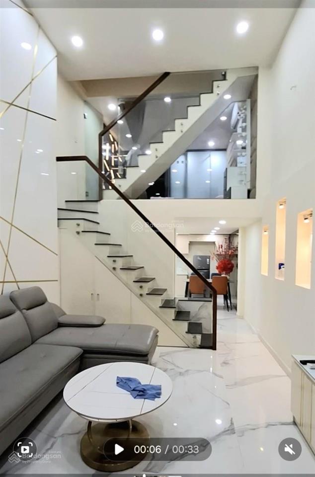 Bán nhà tân bình hxh 45m2 3 tầng ngang 4m 3 pn sát mt đẹp phạm văn hai 5.45 tỷ.