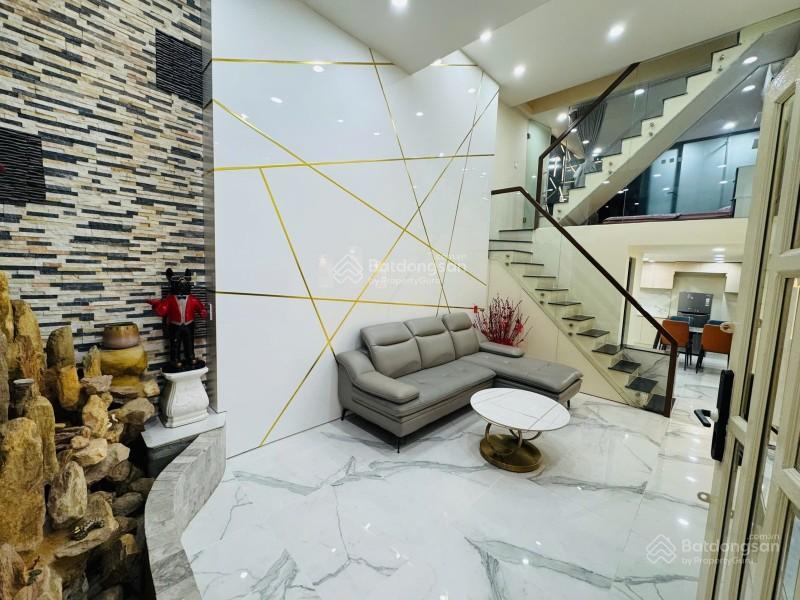 Bán nhà tân bình hxh 45m2 3 tầng ngang 4m 3 pn sát mt đẹp phạm văn hai 5.45 tỷ.