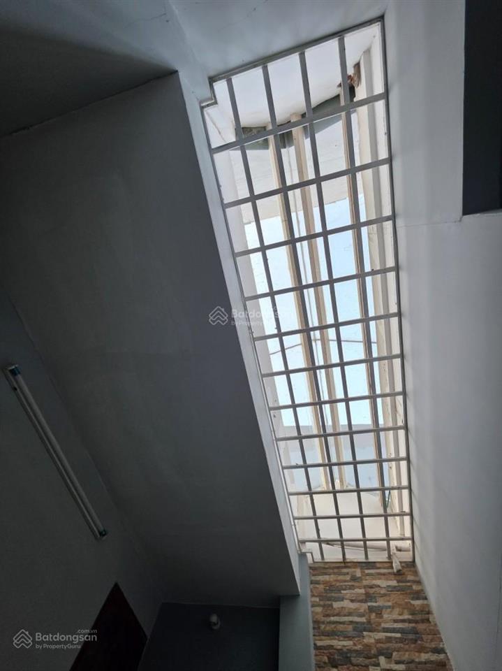 Bán nhà mặt tiền phú nhuận hẻm xe hơi 80m2 2 tầng nở hậu 4,5m 5 pn dân trí cao nguyễn kiệm 8.65 tỷ