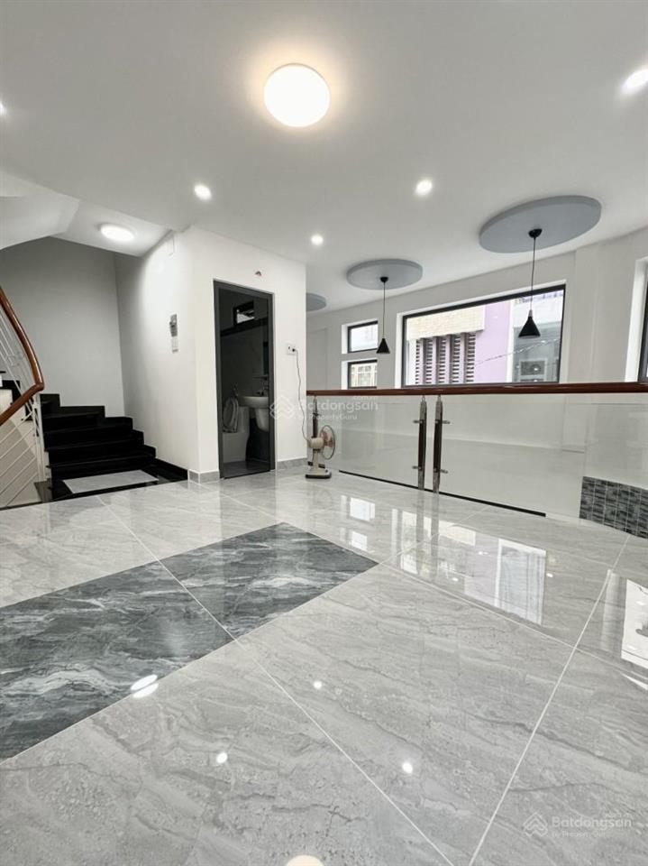 Bán nhà quận 3 hxh 60m2 5 tầng ngang 6m 4 pn đẹp mới ở ngay trần quang diệu gấp bán 8.2 tỷ.