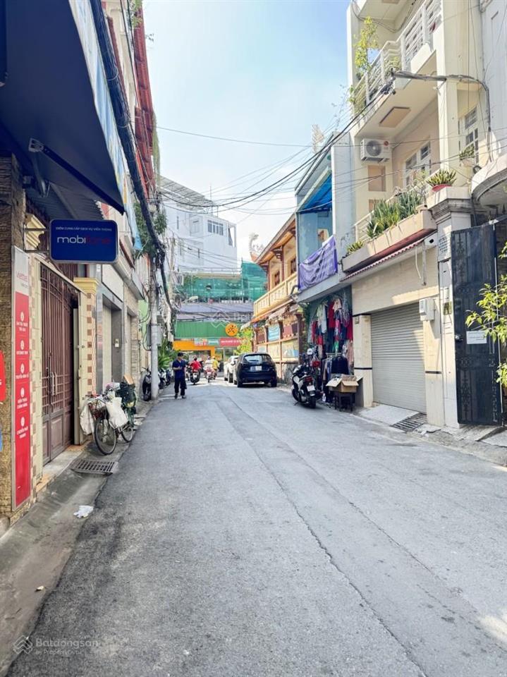 Bán nhà phú nhuận oto vào nhà 50m2 4 tầng 5 pn hẻm thông kd đoàn thị điểm gấp bán 9.3 tỷ.