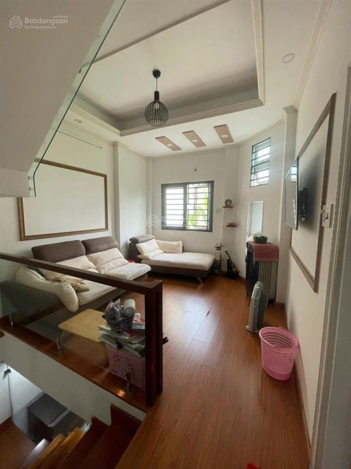 Bán nhà phú nhuận oto vào nhà 50m2 4 tầng 5 pn hẻm thông kd đoàn thị điểm gấp bán 9.3 tỷ.