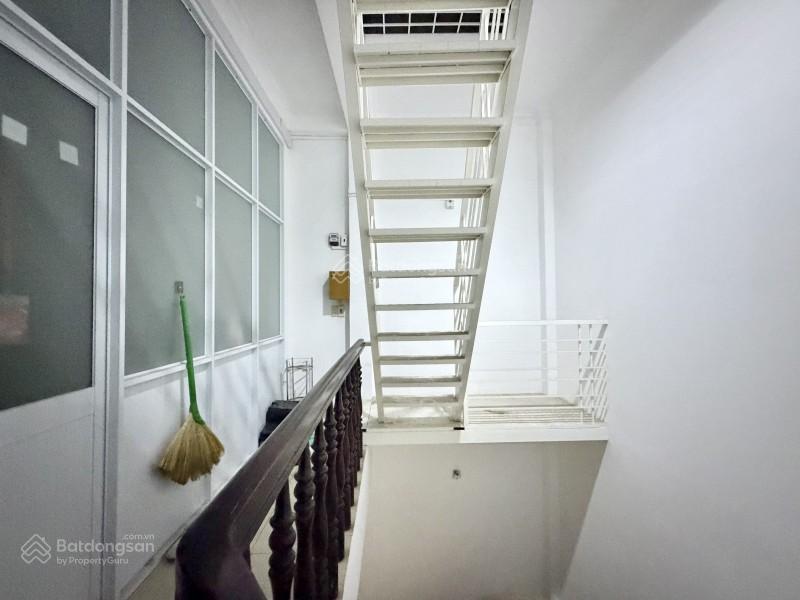 Bán nhà phú nhuận hxh 60m2 4 tầng ngang gần 8m sát mt dân trí cao đào duy anh gấp bán 7.2 tỷ