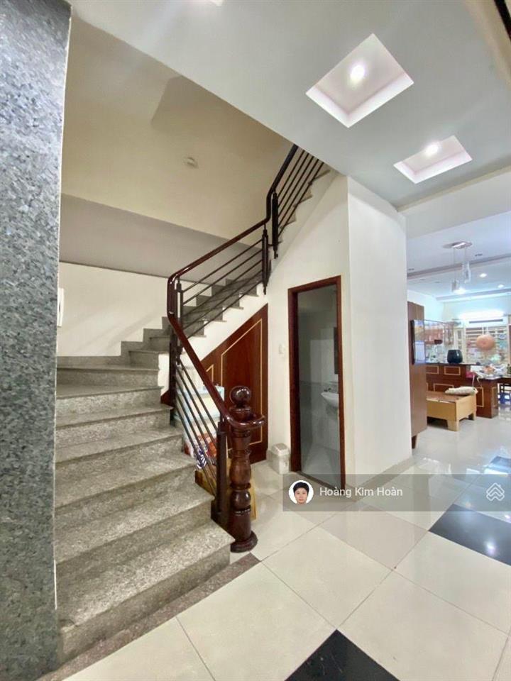 Siêu vị trí đường phan đăng lưu, 135m2, 4 tầng thang máy, sân rộng ô tô ngủ nhà, ngang 5m bề thế