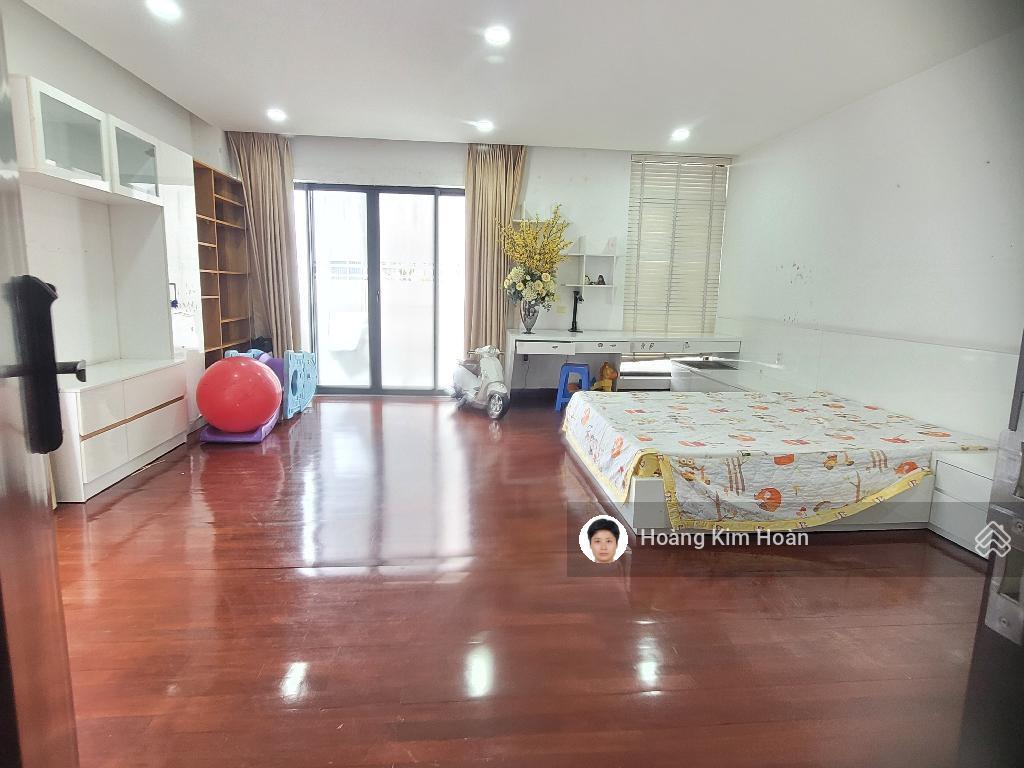 Tòa nhà 3 mặt tiền đường hoa khu phan xích long 7 tầng có hầm và thang máy, ngang bề thế gần 7m