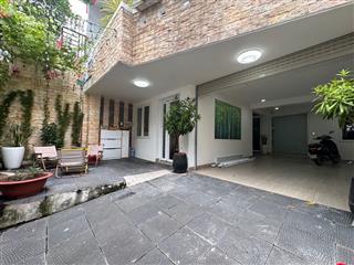 Hxh thông sát mt đường, 7.1x17m (nở hậu 10m), 3 tầng bề thế, giá quá tốt trong khu vực