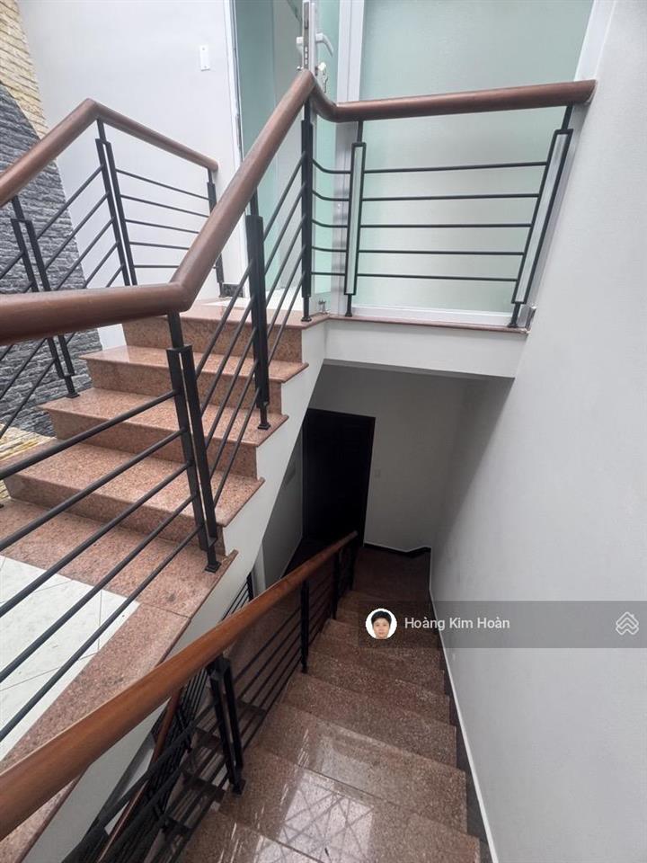 Vị trí cực hiếm, sau chung cư hà đô, đường rộng 12m, 8x16m, 4 tầng, hơn 10p chdv đang khai thác