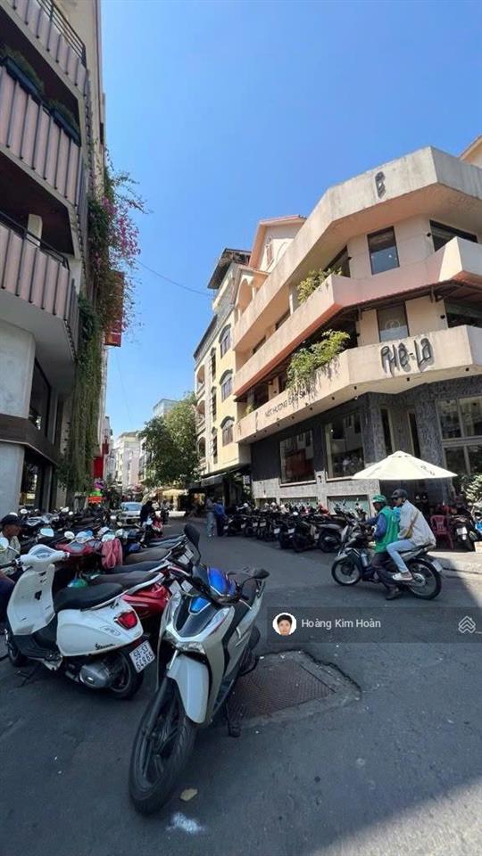 Khách sạn cao cấp 19pn/19wc, dòng tiền ~200 triệu/tháng, 100m2x5 tầng, khu đường hoa phan xích long