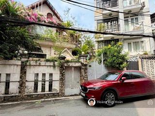 Không gian xanh ngát với diện tích khủng 10x30m (nở hậu 25m), hxh 6m trải nhựa thông tứ hướng