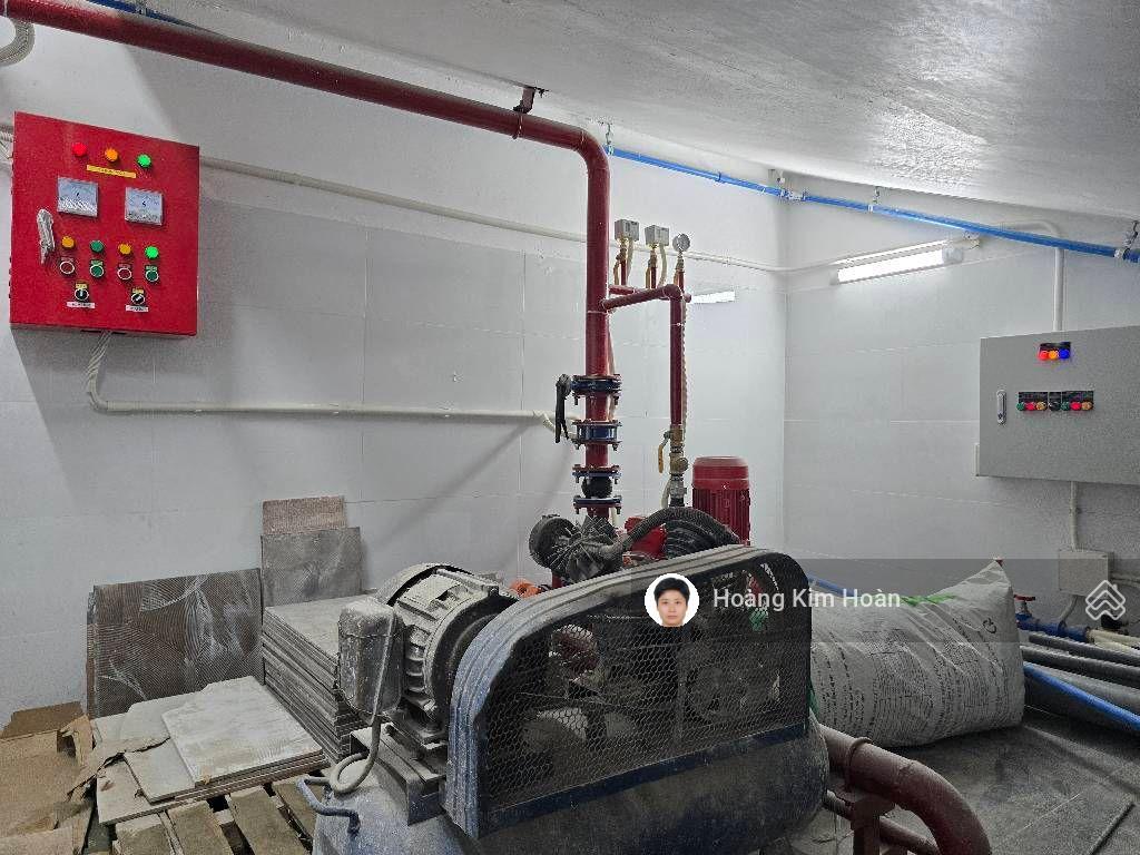 Tòa chdv 8 tầng xây mới 100% với 24 phòng chdv, nhà mặt phố giáp q1, dòng tiền ~2.1 tỷ/năm