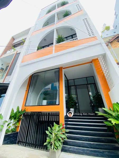 Giá cực hời!! hẻm 6m thông, tòa nhà 4 tầng với 11 phòng, 7.7x14m, khu vip ngay cửa ngõ sân bay tsn