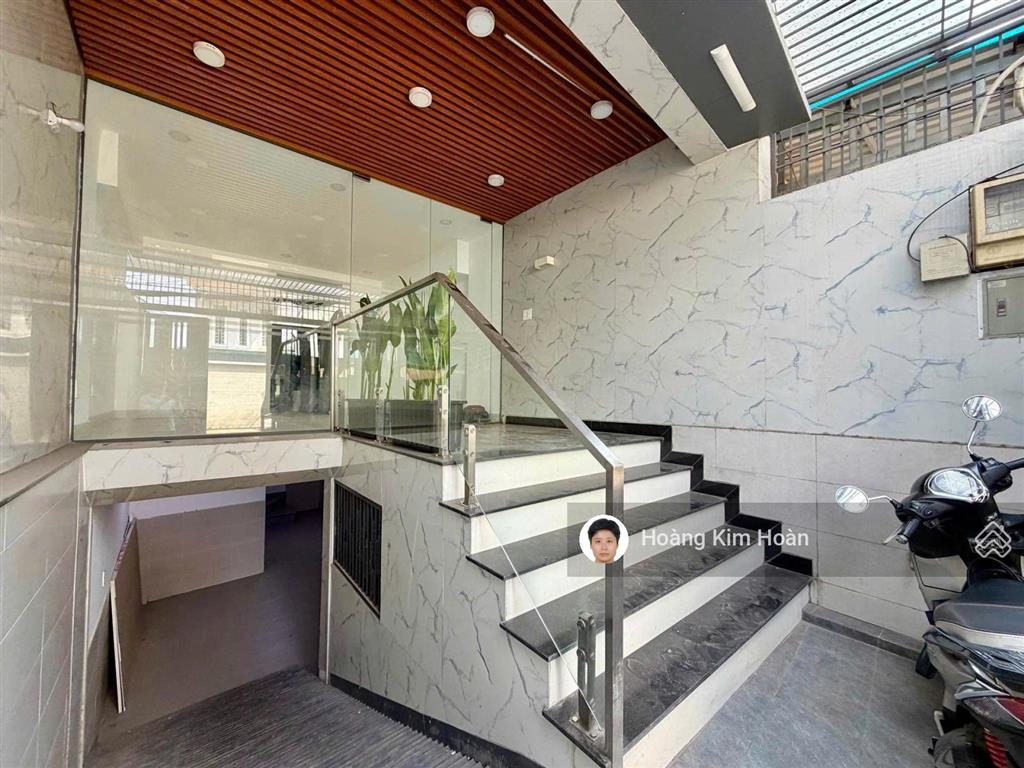 Chủ gấp bán! lô góc mặt tiền 7 tầng có hầm xe+thang máy sát trục phạm văn đồng, dòng tiền tốt