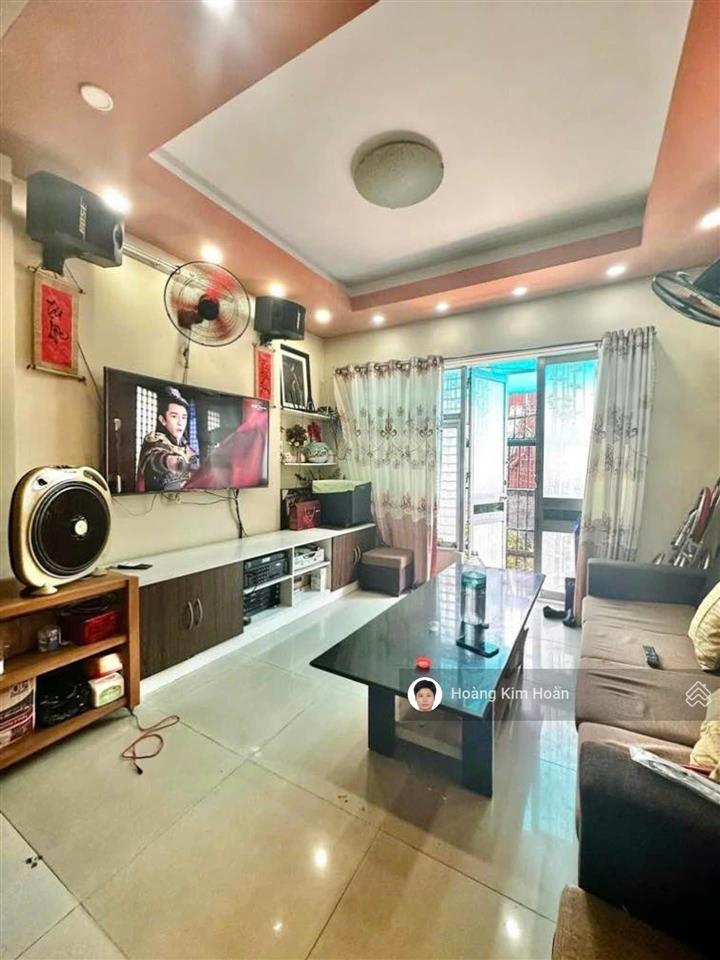 Cách 1 căn ra mặt tiền, ngang 6m hiếm có, 4 tầng với 5pn/5wc, khu vực cho thuê được ~25tr/tháng