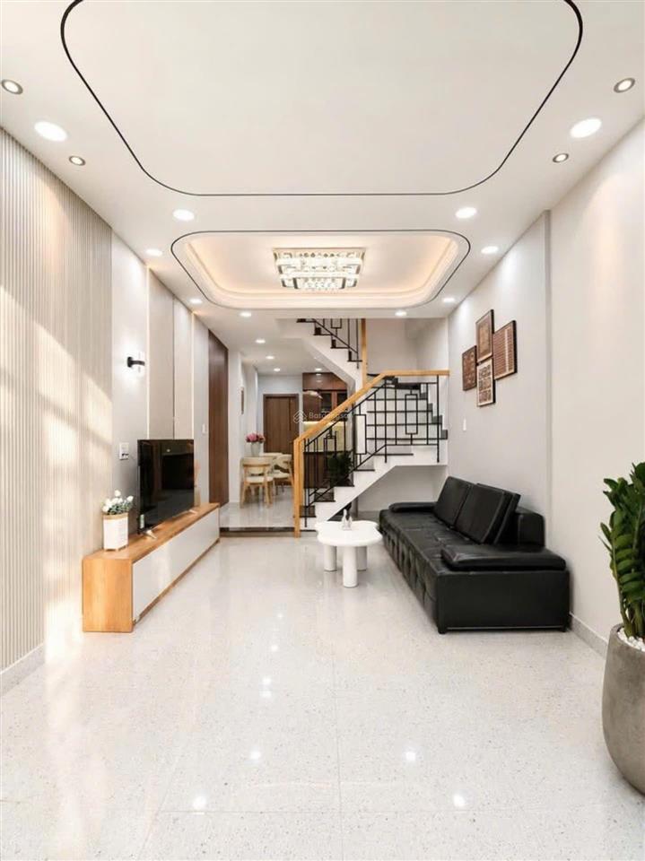 Ngay khu phan xích long sát q1, 40m2 x 2 tầng đúc btct, có phòng ngủ dưới trệt