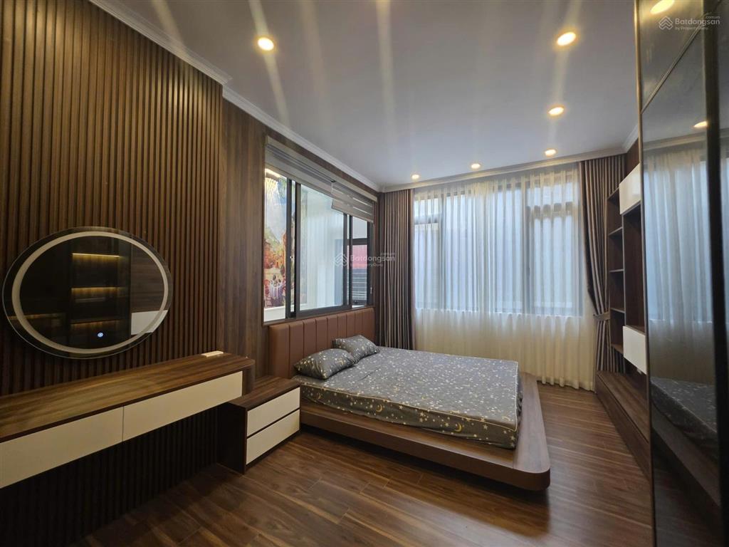 Bán nhà 6 tầng mới phố ngọc khánh, đẹp, hiện đại, thang máy, 52m 15,8 tỷ