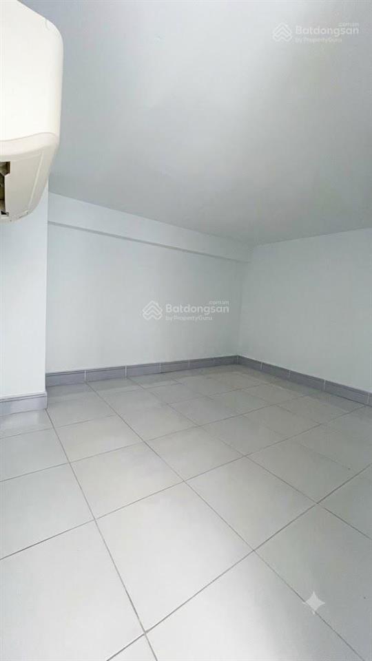 Chỉ 2,3 triệu ngay lê trọng tấn  phòng rộng 30m có gác cao dọn vào ở ngay