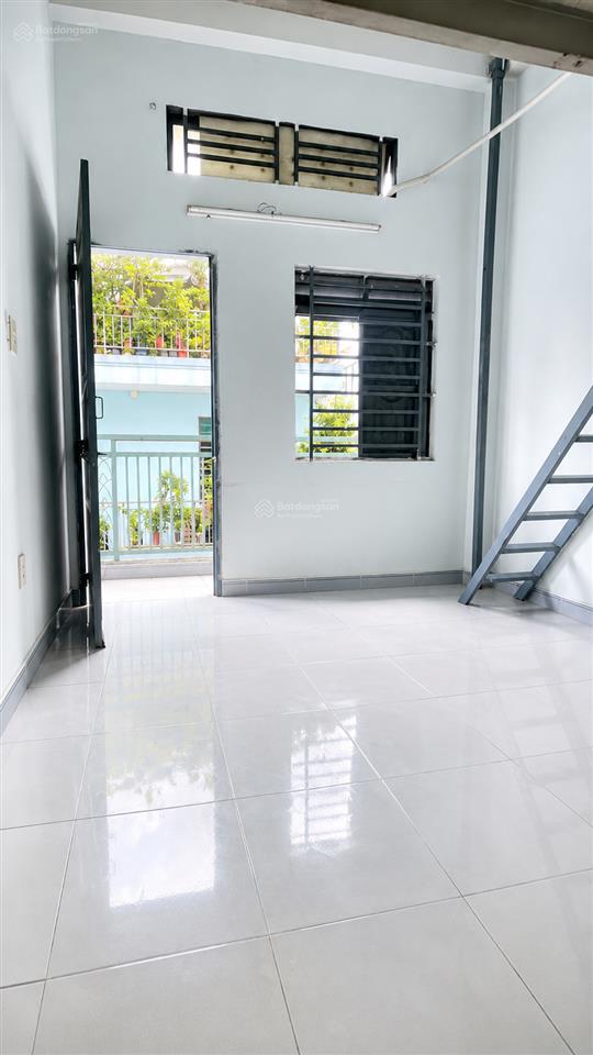 Chỉ 2,3 triệu ngay lê trọng tấn  phòng rộng 30m có gác cao dọn vào ở ngay