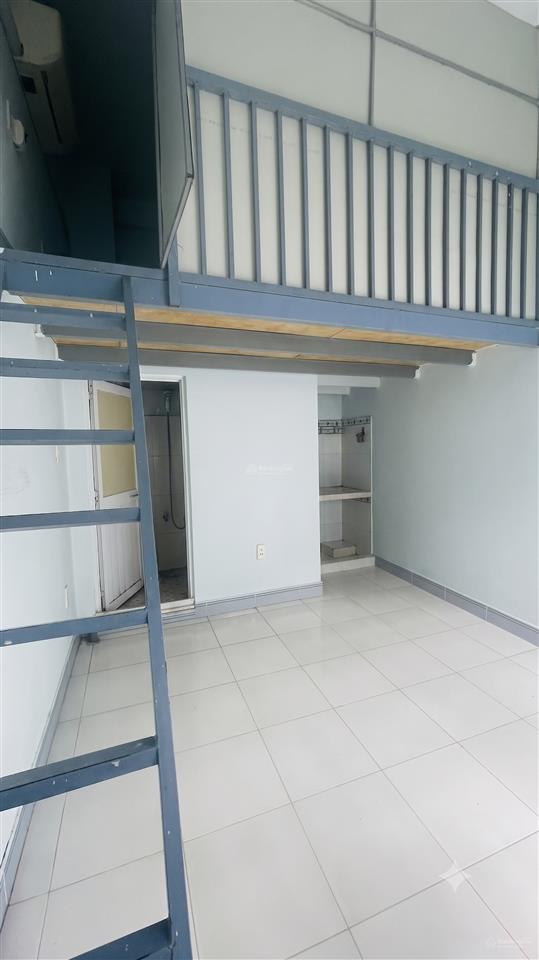 Chỉ 2,3 triệu ngay lê trọng tấn  phòng rộng 30m có gác cao dọn vào ở ngay