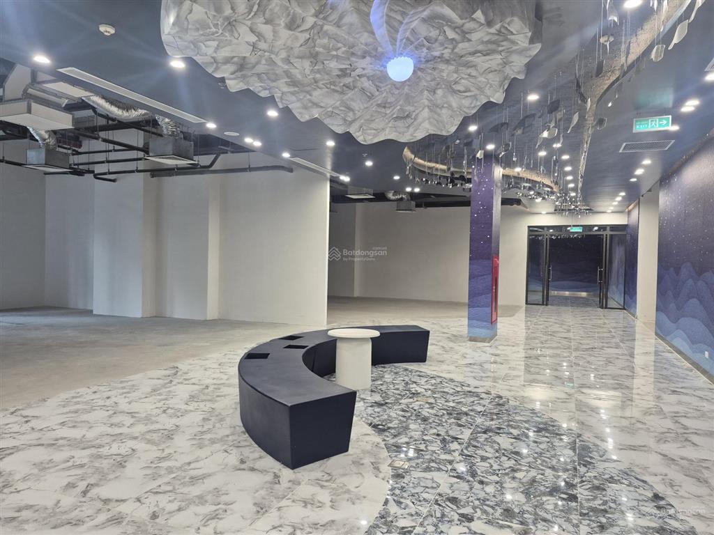 Rox tower 136 hồ tùng mậu cầu giấy sàn thương mại tiêu chuẩn 5 sao vị trí kim cương 240m² 11 tỷ