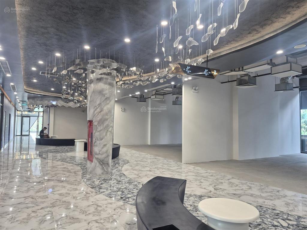 Rox tower 136 hồ tùng mậu cầu giấy sàn thương mại tiêu chuẩn 5 sao vị trí kim cương 240m² 11 tỷ