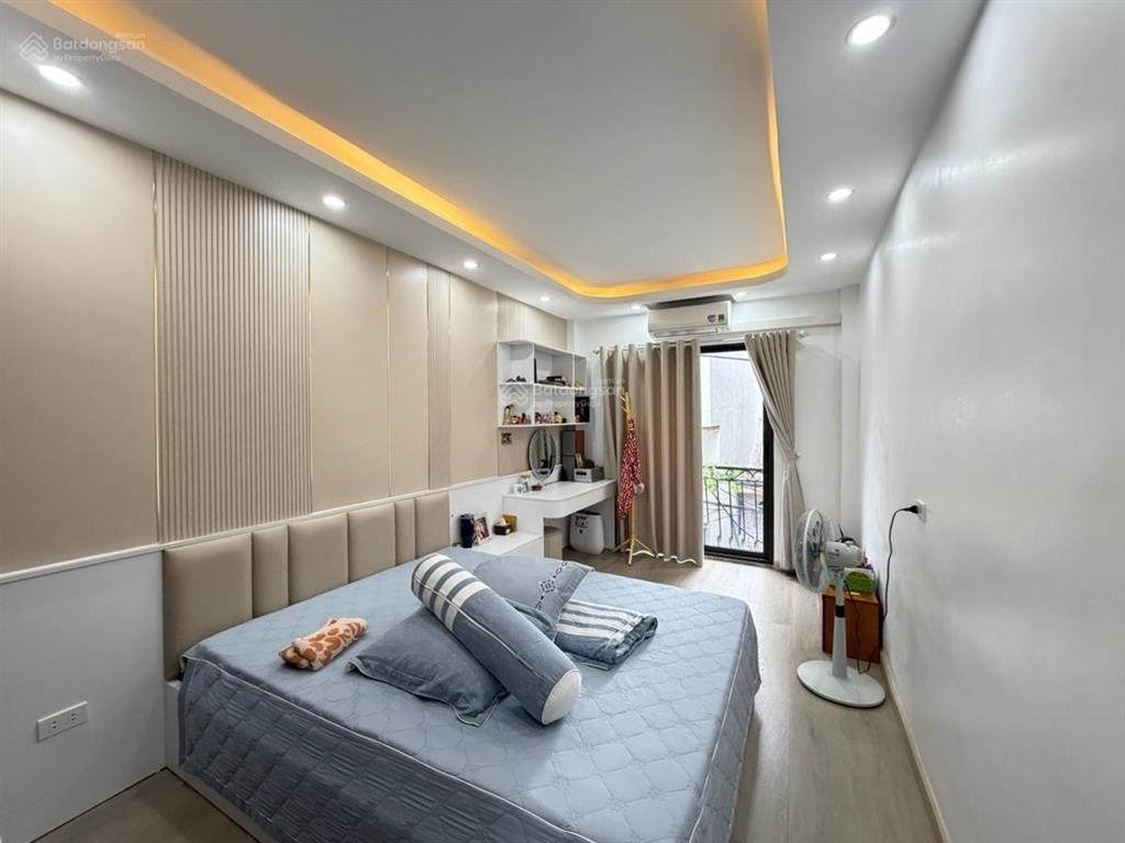 Bán nhà 5 tầng thang máy phân lô ô tô đỗ cửa tuyệt đẹp ngô quyền vạn phúc hà đông 33m 8.8 tỷ