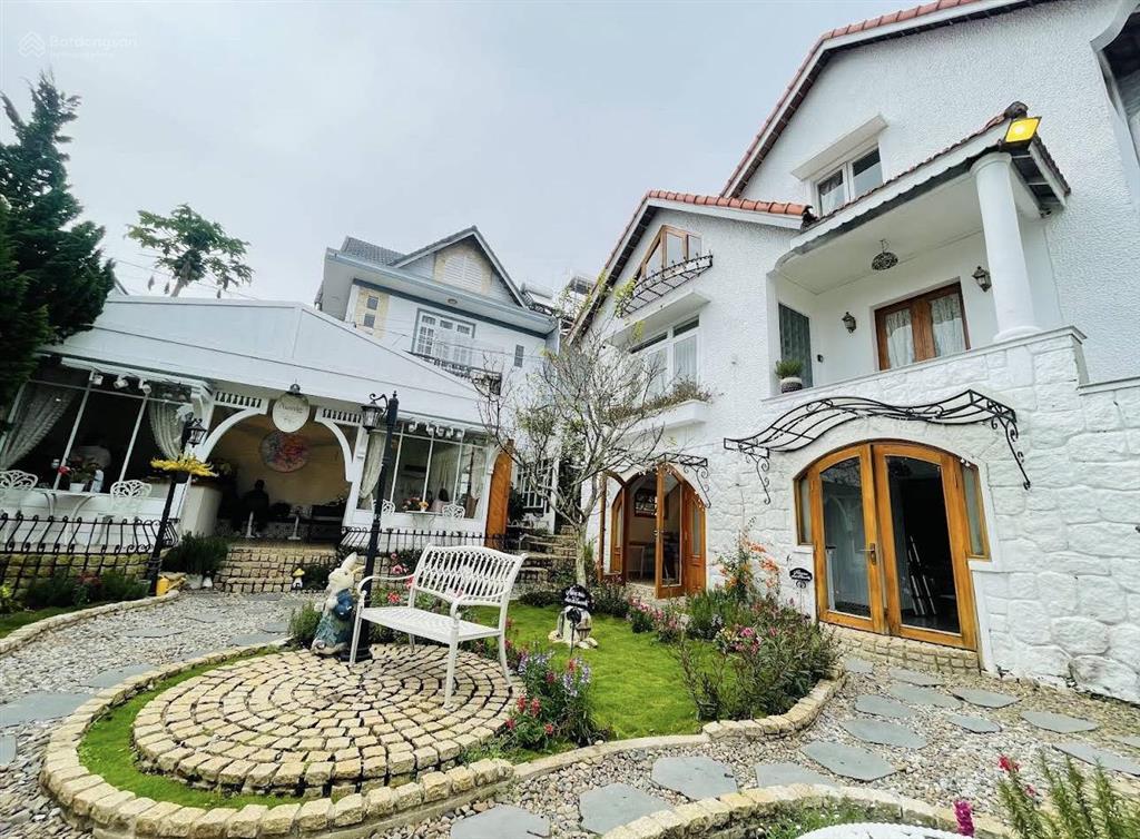 Bán biệt thự châu âu trung tâm đà lạt sân vườn chill hoàng diệu, 317m2, giá siêu hời 25 tỷ vnd