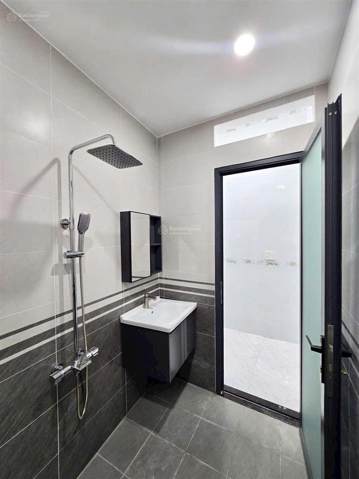 Thường xuyên đi công tác em bán lại căn nhà ngay cx đức hưng đ. đồng khởi 100m2 sổ riêng 650tr vô ở