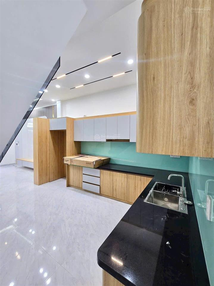 Thường xuyên đi công tác em bán lại căn nhà ngay cx đức hưng đ. đồng khởi 100m2 sổ riêng 650tr vô ở