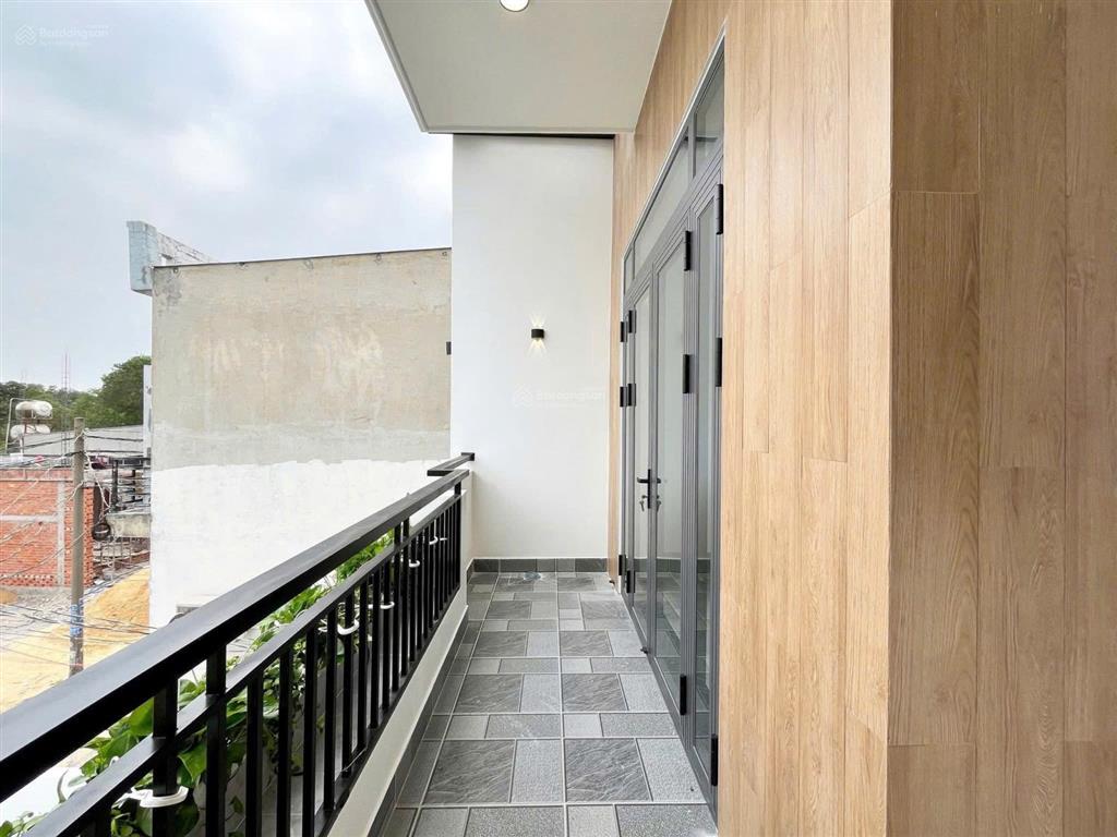 Thường xuyên đi công tác em bán lại căn nhà ngay cx đức hưng đ. đồng khởi 100m2 sổ riêng 650tr vô ở