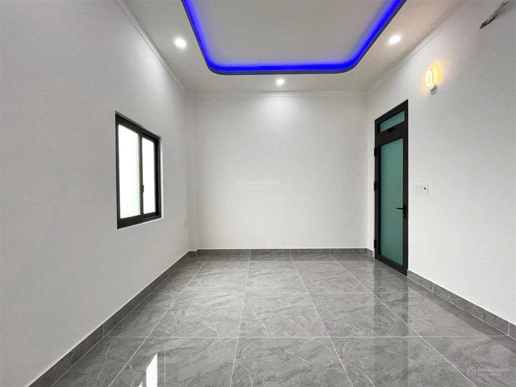 Thường xuyên đi công tác em bán lại căn nhà ngay cx đức hưng đ. đồng khởi 100m2 sổ riêng 650tr vô ở