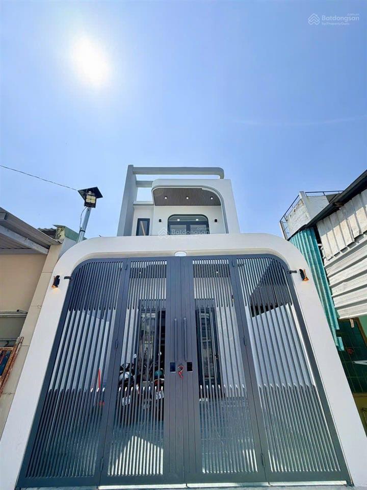 Thường xuyên đi công tác xa nên tôi cần bán lại căn nhà 100m2 sổ riêng gần cây xăng đức hưng