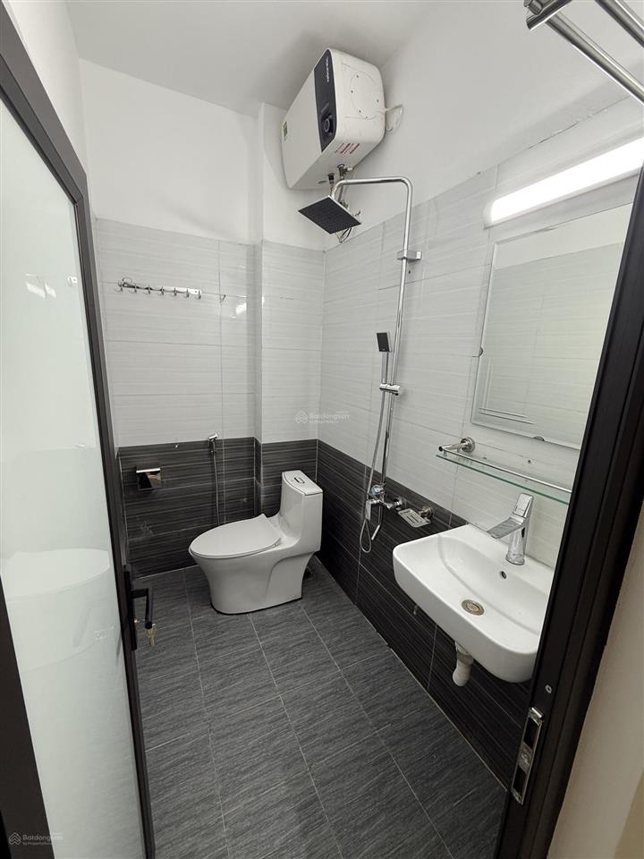 Chính chủ bán nhà 36m2 3 tầng lô góc đường thông oto đỗ cửa