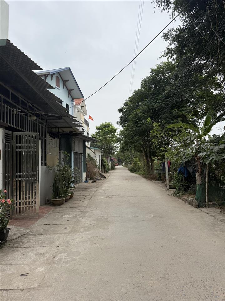 Chính chủ bán 40m đất trong đê phường yên nghĩa oto đỗ cửa giá hơn 3 tỷ.