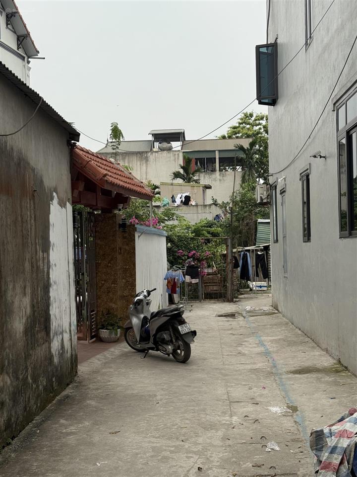 Chính chủ bán 40m đất trong đê phường yên nghĩa oto đỗ cửa giá hơn 3 tỷ.
